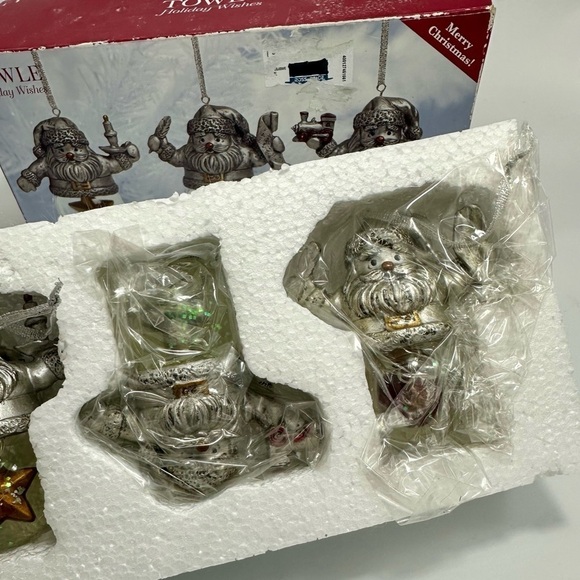 NWT Towle Holiday Wishes set of 3 Santa snow globe ornaments - Picture 7 of 8
